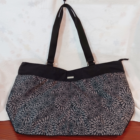 Baggalini Carry-All Travel Tote Bag MCT207B0942 Black/Midnight Blossom - Picture 1 of 1